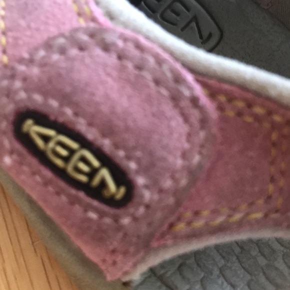 KEENS Waterproof pink Keens - Picture 2 of 5